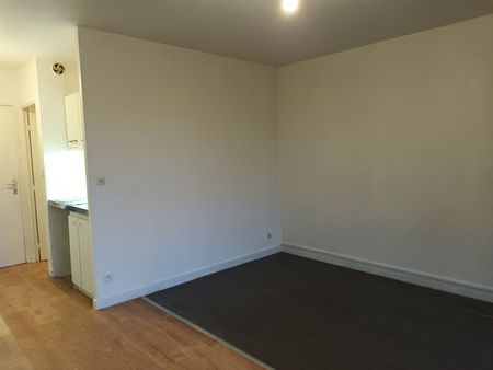 Location Appartement 1 pièce 23m² - Photo 2