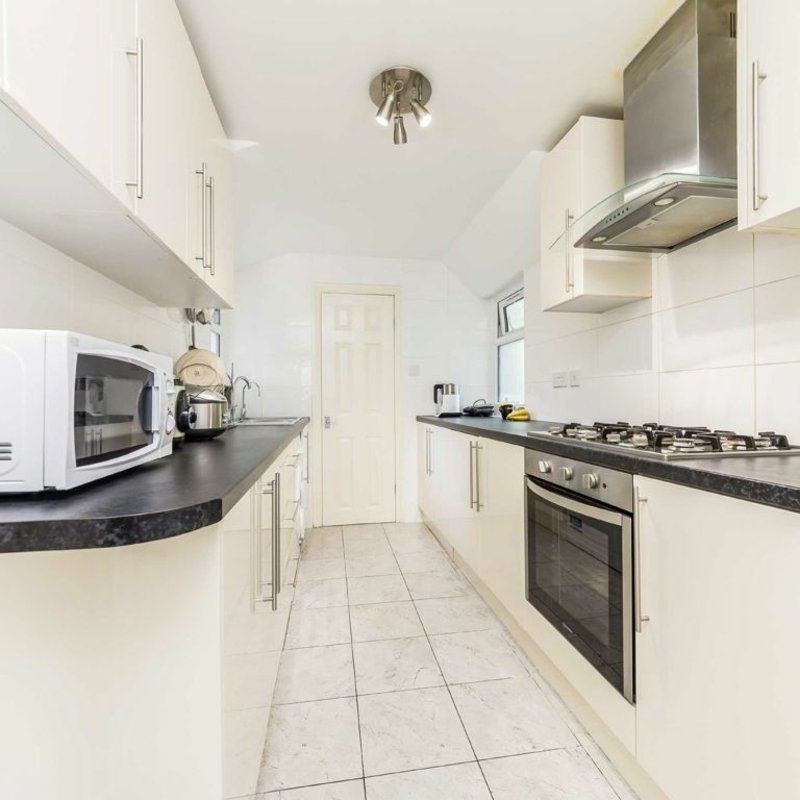 Kings Avenue, Clapham, SW4 - Photo 1