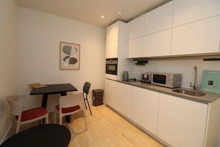 3 bedroom flat to rent - Photo 2