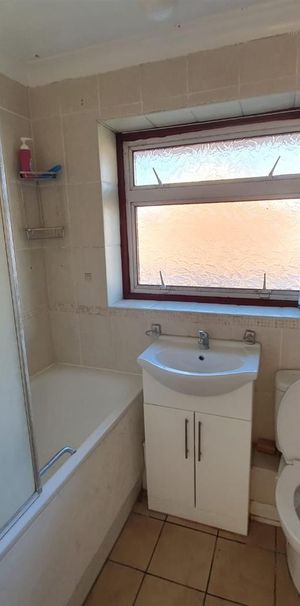 Hobart Close, Chelmsford - Photo 1