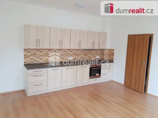 pronájem bytu 2+kk v Milovicích 403 - Fotografie 1