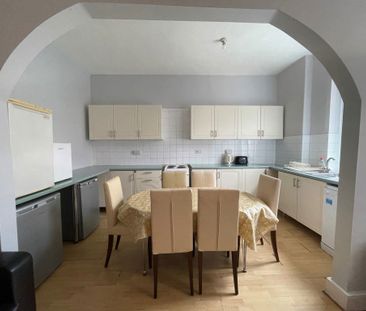 Fifth Avenue Rm, Newcastle Upon Tyne - Photo 3