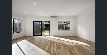 Private Detached Cottage & Completely Renovated - Photo 4