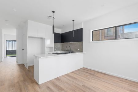 Modern Coastal Living: Stylish Cul-de-Sac Retreat with Ocean Views! - Photo 5