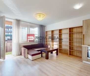 Na prenájom 2 izbový byt s garážovým státím Slovenskom Grob – Fotografia 1