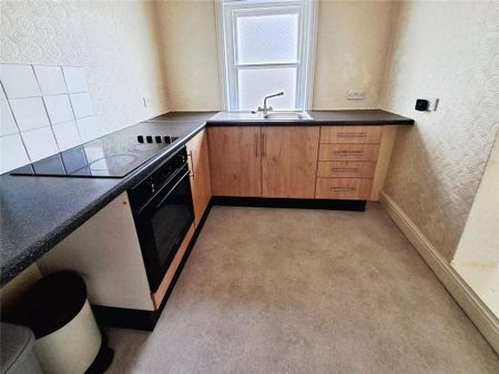 2 bedroom flat to rent - Photo 4