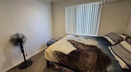 Private rear section, 4 bed + 1 Bath - Photo 3