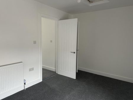 4 bedroom terraced house to rent - Photo 4