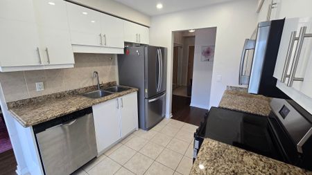 For Lease - 1 Maison Parc Court Unit# 212, Vaughan, Ontario - Photo 2