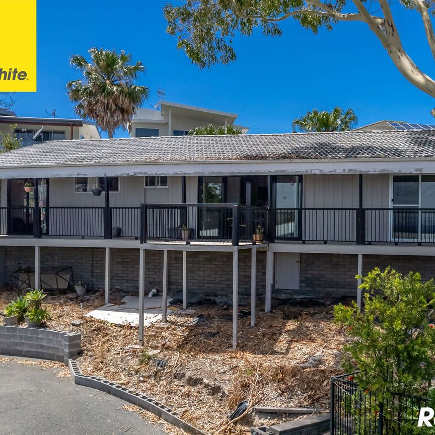 3 BEDROOM HOME WITH BEAUFITUL VIEWS!! - Photo 1