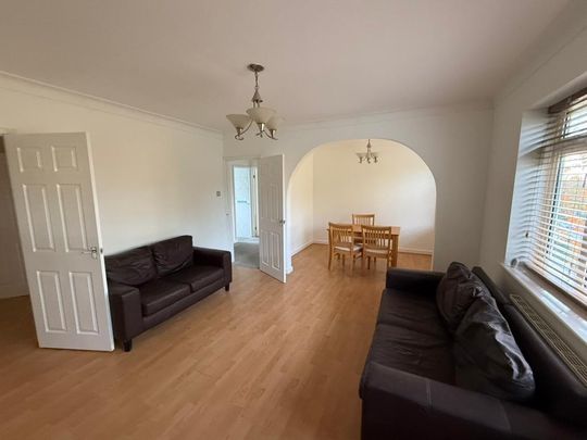 2 Bed Flat, Church Lane, LS7 - Photo 1