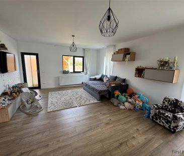 Casa noua, 3 cam, 2 bai, mobilata si utilata, curte, foisor - Fotografie 2