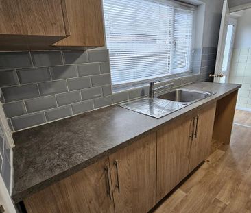 3 bedroom end of terrace house to rent - Photo 5