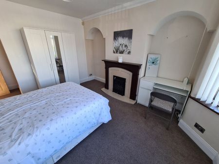 6 Bed Semi-Detached House, Mackie Avenue, BS34 - Photo 4