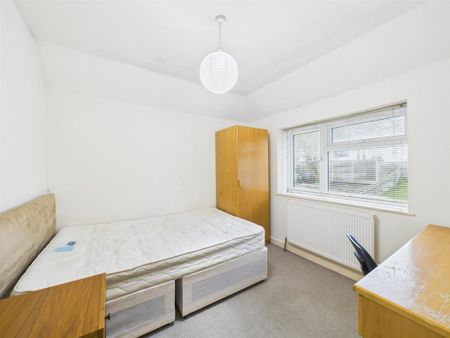 4 bedroom terraced house to rent - Photo 3