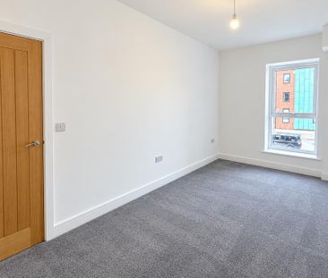 2 bedroom flat to rent - Photo 2