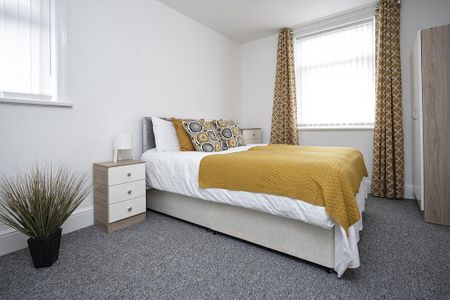 1 bedroom in a house share to rent - Photo 4