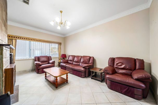 SINGLE LEVEL ENTERTAINER WITH HUGE 4 CAR GARAGE - Photo 1