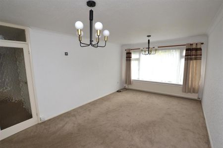 3 bedroom detached bungalow to rent - Photo 2