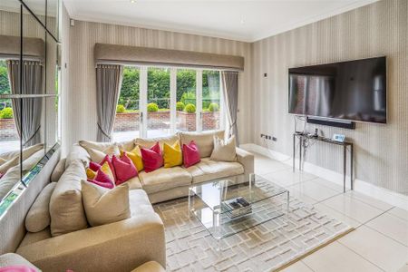 5 bedroom detached house to rent - Photo 2