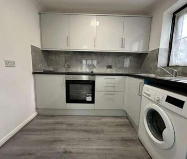 Slough, Berkshire, SL1 - Photo 4