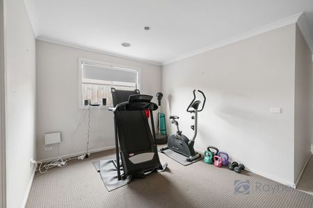 4 Bedroom Family Home in popular Maddingley - Photo 5