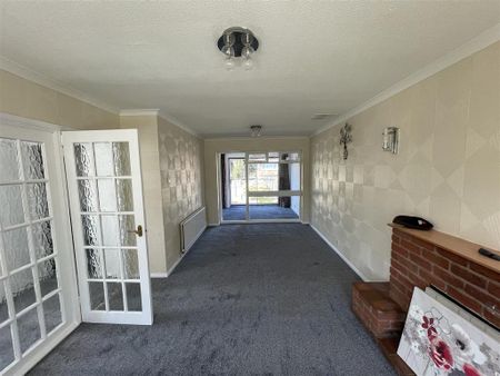 3 bedroom detached house to rent - Photo 3