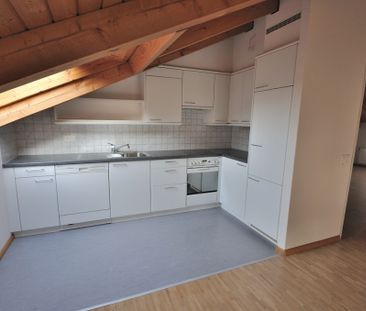 2 1/2 Zimmerwohnung, Dachstock - Photo 1