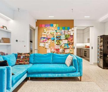 Cheriton Square, London, SW17 - Photo 2