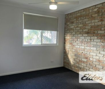 4 BEDROOM TOWNHOUSE - Photo 2