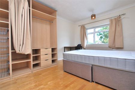 4 bedroom semi-detached house to rent - Photo 3