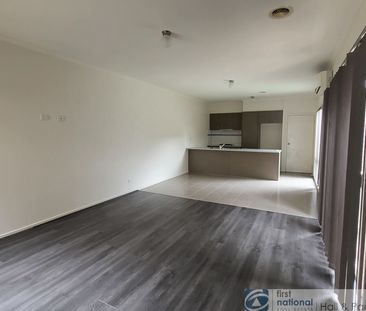 FAMILY LIVING - Photo 2