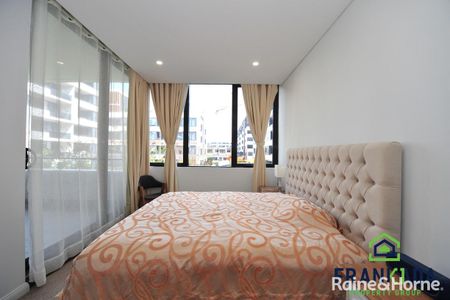 Luxurious fully furnished 3 Bedroom apartment in a vibrant location - Photo 3
