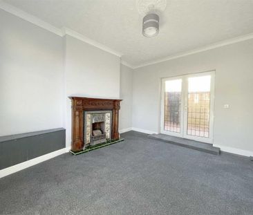 3 bedroom end of terrace house to rent - Photo 1