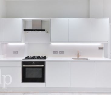 Flat, Carnaby Street, Soho, W1F - Photo 4