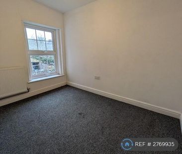 2 bedroom end of terrace house to rent - Photo 3