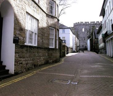 APARTMENT 3, Old Conservative Club, 1 Market street, Caernarfon - Photo 2