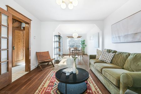 For Lease - 89 Strathmore Boulevard Unit# Upper, Toronto, Ontario - Photo 2