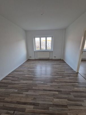 Geräumige zwei Zimmer Wohnung mit Balkon sucht ab sofort Mieter! - Photo 1