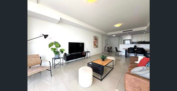 Furnished Three Bedroom in Mascot - Photo 1