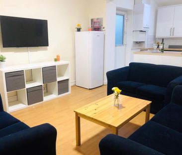 6 bedroom house to rent - Photo 1