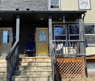 4 Bedroom 2.5 Bathroom Duplex Upper Unit in Montrose - SF212 - Photo 1