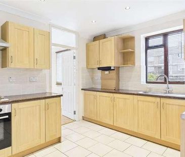 Hind Close, Hainault Chigwell, Essex, IG7 - Photo 1