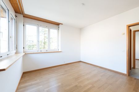 Grosszügige 4.5-Zimmerwohnung nähe Dorfkern - Photo 2