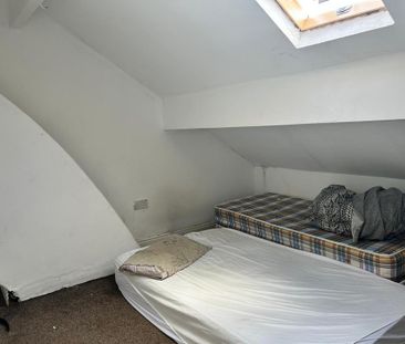 4 bedroom terraced house to rent - Photo 4