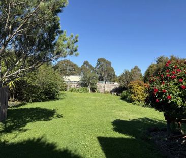 “Family Comfort in Prime Location” - Photo 2