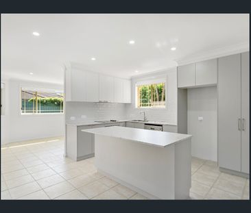 Bright and Sunny Single Level Home - Photo 3