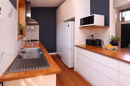 Charming East Albury Home with Space and Convenience - Photo 4