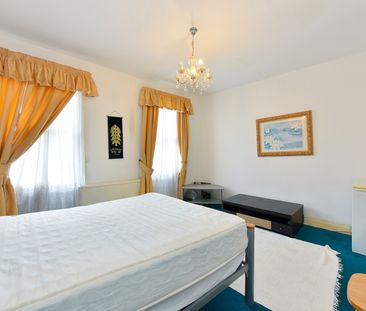 Kinnoul Road, Barons Court, London, W6 - Photo 1