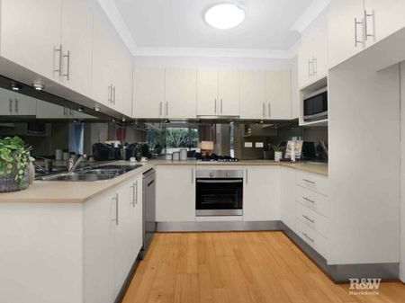 Huge 68sqm Private Garden Apartment - Photo 3